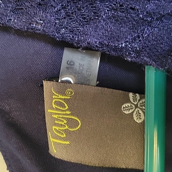 Taylor's size 16 dress - Picture 2 of 3
